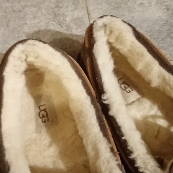 UGG SLIPER size 12 men - Picture 6 of 7